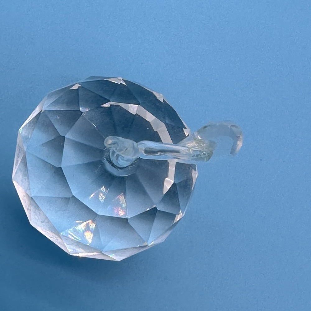 Faceted Clear Crystal Apple Figurine with Heart Shaped Leaf Glass Art Decor - Picture 6 of 7